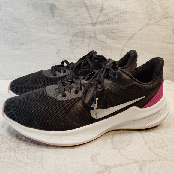 Nike Shoes - Nike Women's Black and Pink 🩷 Sneakers